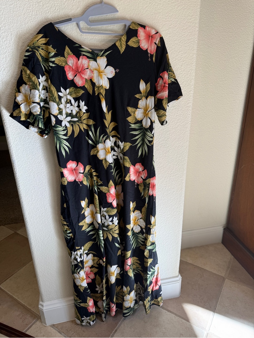 Hibiscus Stephanotis Tea-Length Bias Cut, Bottom Flare Dress Shannon Marie HI - Picture 3 of 9